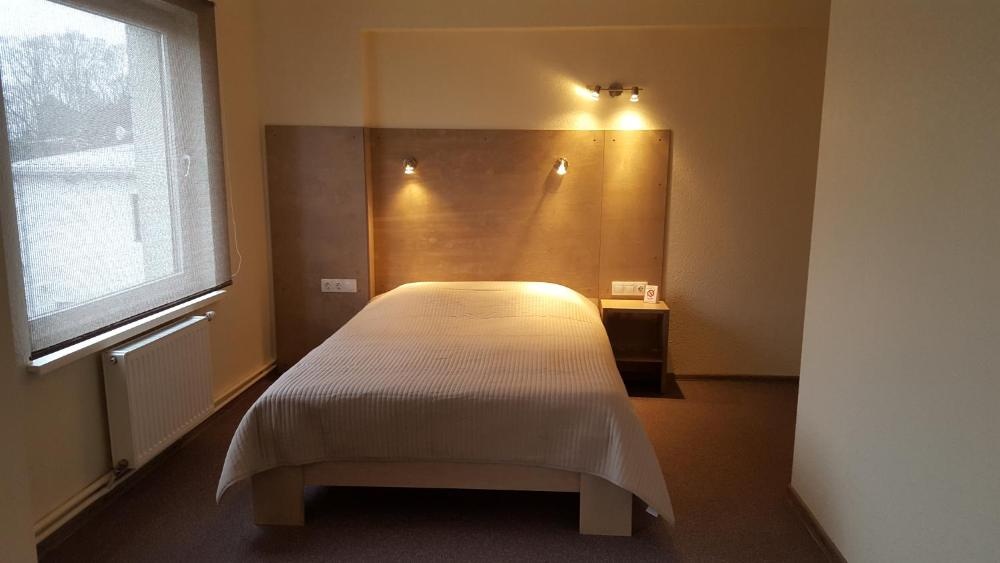 Room image 5