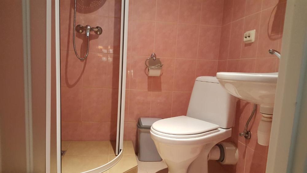 Room image 3